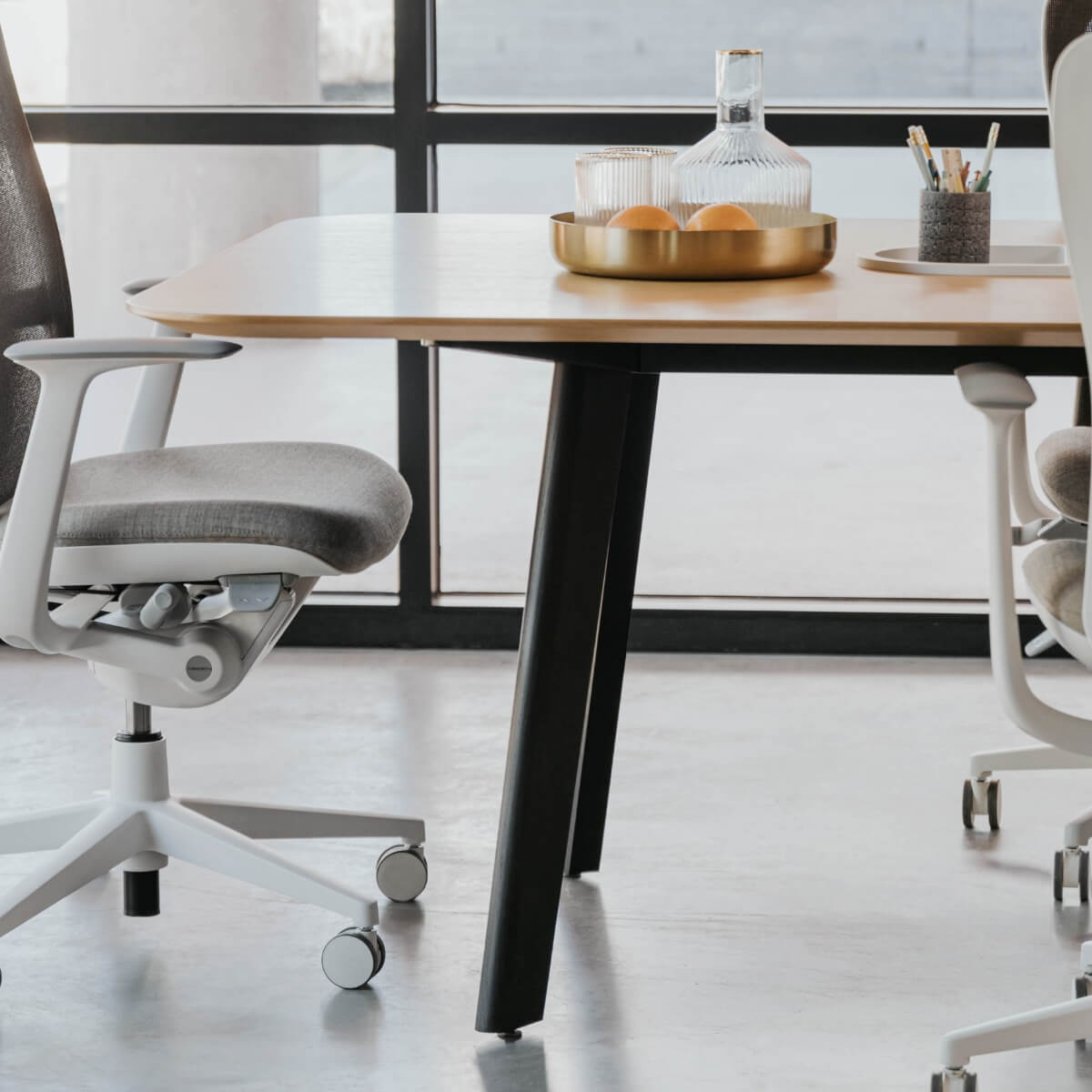 Immerse Round Table in lifestyle shot